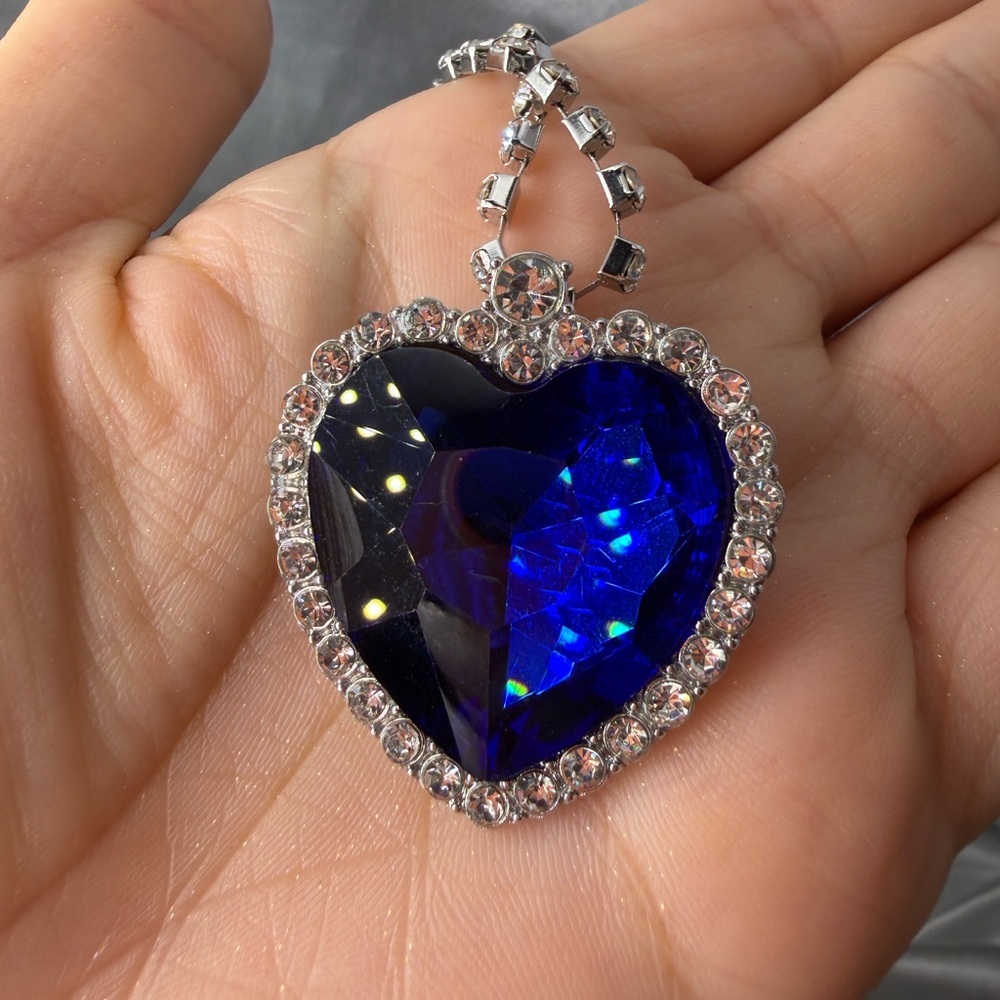 Unique premium look Sapphire Blue Heart Necklace with Silver Accents - Picture 12 of 13